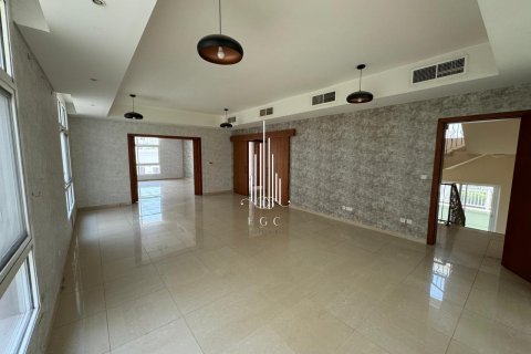 Villa te huur in Khalifa City, Abu Dhabi, VAE 4 slaapkamers, 679.6 vr.m., nr 507018 - foto 17