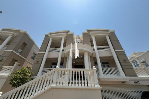 Villa te huur in Khalifa City, Abu Dhabi, VAE 4 slaapkamers, 679.6 vr.m., nr 507018 - foto 27