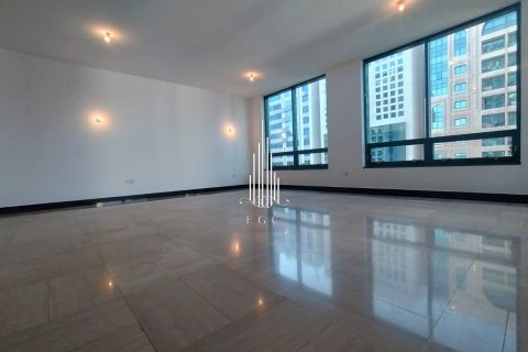 Apartament în Hamdan Street, Abu Dhabi, EAU 3 dormitoare, 213.7 mp.  №576054