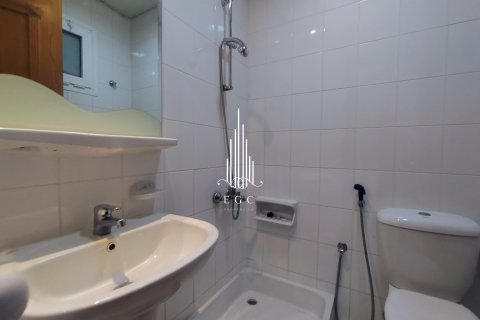 Apartament de închiriat în Al Khalidiya, Abu Dhabi, EAU 3 dormitoare, 183 mp.  №576055 - poză 22