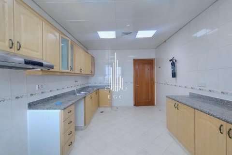 Apartament de închiriat în Al Khalidiya, Abu Dhabi, EAU 3 dormitoare, 183 mp.  №576055 - poză 6