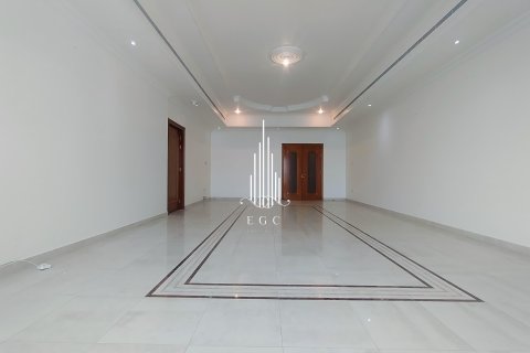 Apartament de închiriat în Al Khalidiya, Abu Dhabi, EAU 3 dormitoare, 183 mp.  №576055 - poză 13