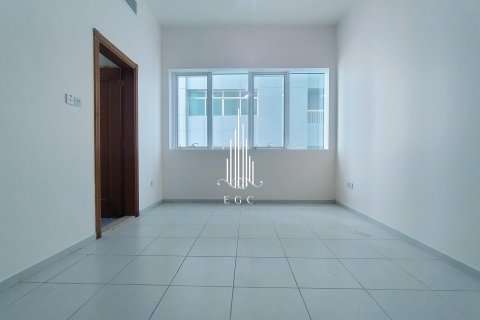 Apartament de închiriat în Al Khalidiya, Abu Dhabi, EAU 3 dormitoare, 183 mp.  №576055 - poză 3