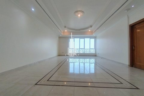 Apartament de închiriat în Al Khalidiya, Abu Dhabi, EAU 3 dormitoare, 183 mp.  №576055 - poză 2