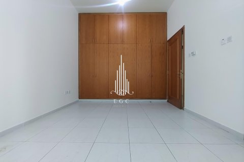Apartament de închiriat în Al Khalidiya, Abu Dhabi, EAU 3 dormitoare, 183 mp.  №576055 - poză 11