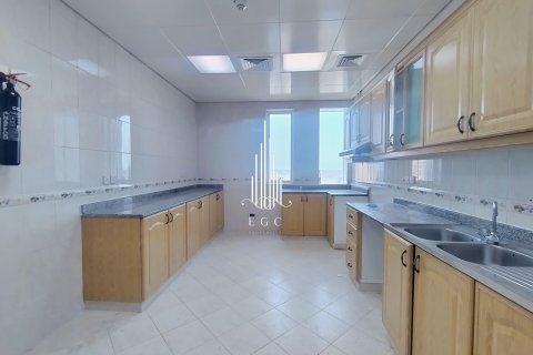 Apartament de închiriat în Al Khalidiya, Abu Dhabi, EAU 3 dormitoare, 183 mp.  №576055 - poză 8