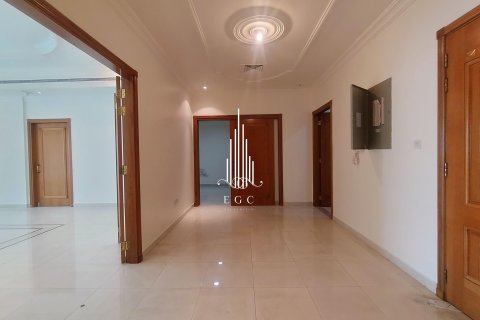Apartament de închiriat în Al Khalidiya, Abu Dhabi, EAU 3 dormitoare, 183 mp.  №576055 - poză 16