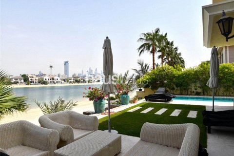 Villa em Palm Jumeirah, Dubai, EAU 4 quartos, 372 m2 № 626582