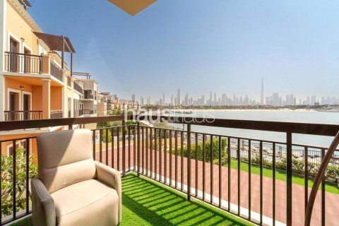 Shtëpi në qytet në Jumeirah, Dubai, Emiratet e Bashkuara Arabe 5 dhoma gjumi, 686 m2. № 625707