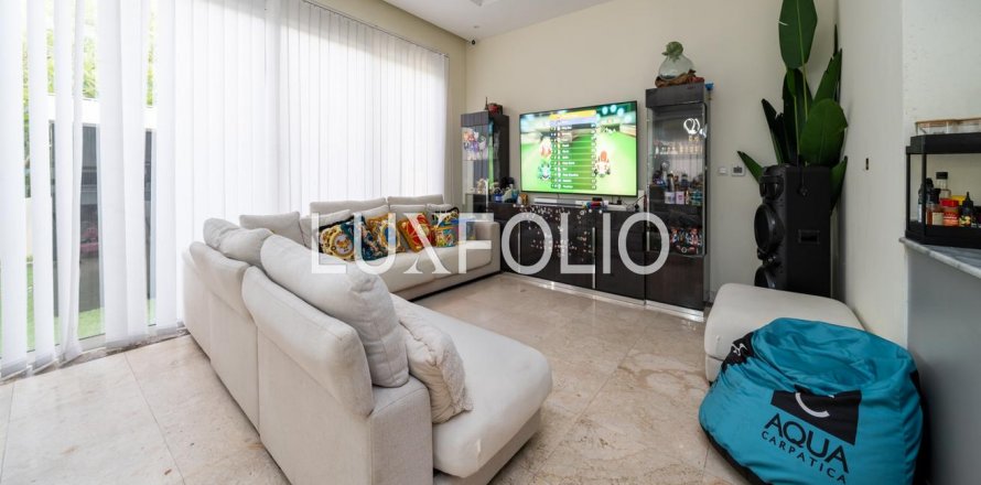 Jumeirah Village Circle、Dubai、UAEにあるヴィラ 5ベッドルーム、545 m2 No627850