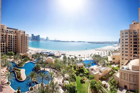 Apartment in Palm Jumeirah, Dubai, UAE 2 bedrooms, 179 sq.m. № 114170