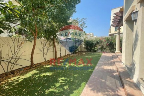 Al Salam Street, Abu Dhabi, UAE의 판매용 빌라 침실 3개, 209제곱미터 번호 562801 - 사진 2