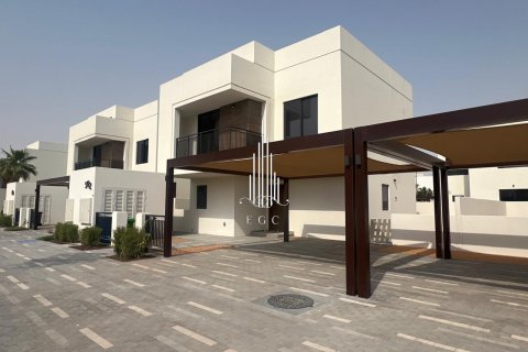Huvila Yas Island, Abu Dhabi, Arabiemiraatit 4 makuuhuonetta, 209.1 m2 № 575893