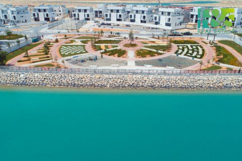 Вилла в Шарджа, ОАЭ 4 спальни, 242.1м2 № 482085