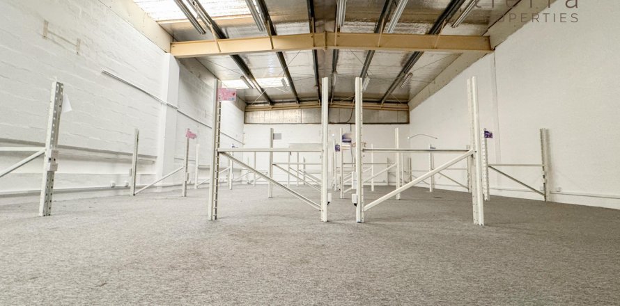 Raktárépület itt: Al Garhoud, Dubai, EAE, 557.4 m², azonosító: 574573