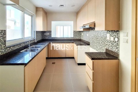 Kaupunkipientalo Dubai Land, Dubai, Arabiemiraatit 3 makuuhuonetta, 244 m2 № 626033 - kuva 4