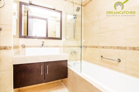 Townhouse in Al Hamra Village, Ras Al Khaimah, UAE 4 bedrooms, 250.5 sq.m. № 454518 - photo 22