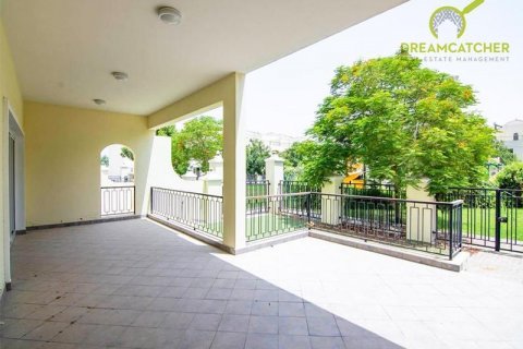 Townhouse in Al Hamra Village, Ras Al Khaimah, UAE 4 bedrooms, 250.5 sq.m. № 454518 - photo 5