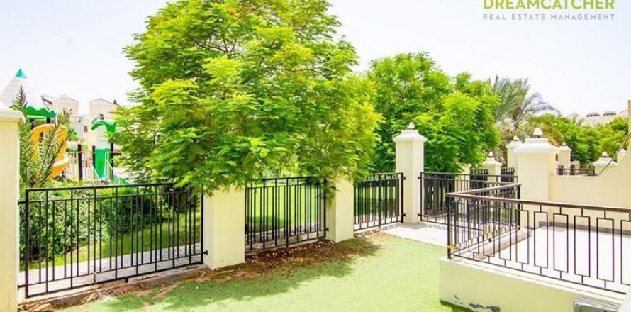 Townhouse in Al Hamra Village, Ras Al Khaimah, UAE 4 bedrooms, 250.5 sq.m. № 454518
