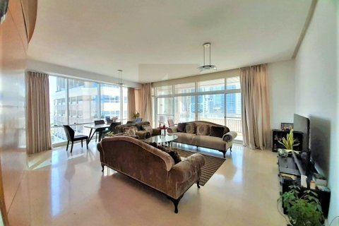דירה ב Jumeirah Lake Towers, Dubai, איחוד האמירויות 2 חדרי שינה, 188.7 מ