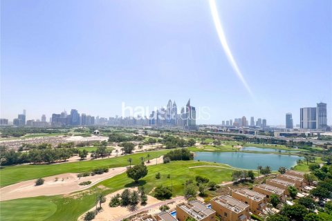 Apartment in The Views, Dubai, UAE 2 bedrooms, 151 sq.m. № 626752