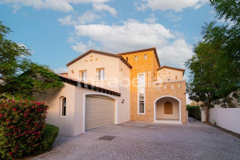 Vila u Jumeirah Golf Estates, Dubai, UAE 856.5 m2, 5 spavaćih soba Br. 363168