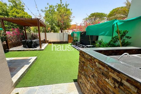 Villa in Reem, Dubai, UAE 3 bedrooms, 222 sq.m. № 625671 - photo 14