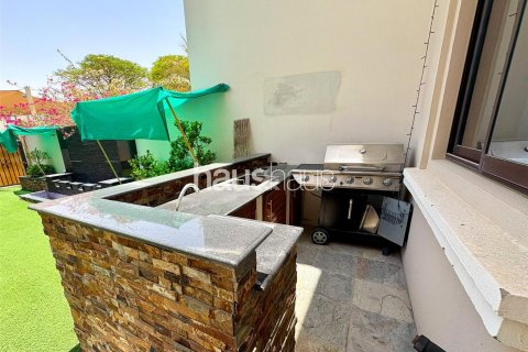 Villa in Reem, Dubai, UAE 3 bedrooms, 222 sq.m. № 625671 - photo 12