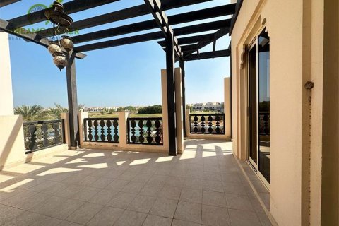 Villa zur Miete in Al Hamra Village, Ras Al Khaimah, VAE 5 Schlafzimmer, 982.6 m2 Nr. 454656 - Foto 2