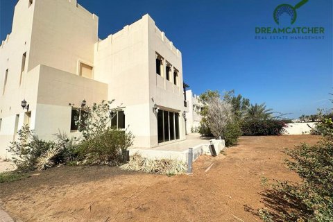 Villa zur Miete in Al Hamra Village, Ras Al Khaimah, VAE 5 Schlafzimmer, 982.6 m2 Nr. 454656 - Foto 3