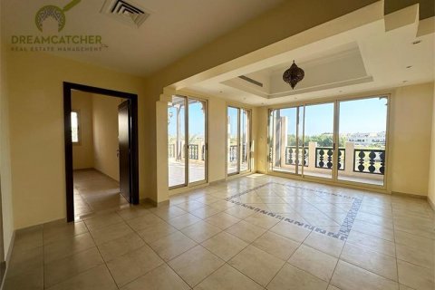 Villa zur Miete in Al Hamra Village, Ras Al Khaimah, VAE 5 Schlafzimmer, 982.6 m2 Nr. 454656 - Foto 8