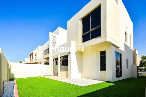 Adosado en Town Square, Dubai, EAU 4 dormitorios, 270 m² № 626841