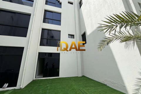 Vilë në Mirdif, Dubai, Emiratet e Bashkuara Arabe 4 dhoma gjumi, 144.2 m2. № 575995