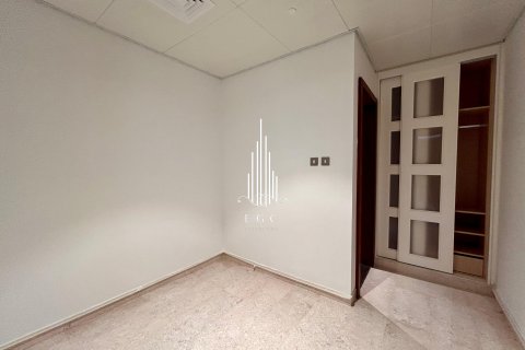 Townhouse de închiriat în Tourist Club Area, Abu Dhabi, EAU 4 dormitoare, 321.3 mp.  №481356 - poză 8