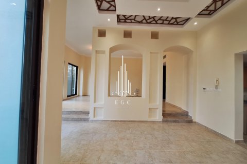Vila di Al Khalidiya, Abu Dhabi, UEA 4 kamar tidur, 297.3 m2 nomor 482204 - foto 18