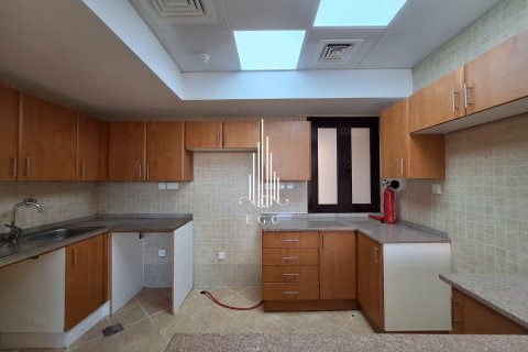 Vila di Al Khalidiya, Abu Dhabi, UEA 4 kamar tidur, 297.3 m2 nomor 482204 - foto 6