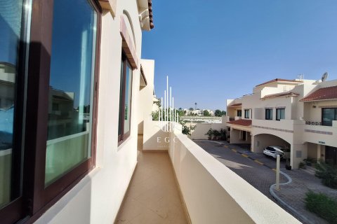 Vila di Al Khalidiya, Abu Dhabi, UEA 4 kamar tidur, 297.3 m2 nomor 482204 - foto 27