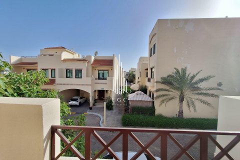 Vila v Al Khalidiya, Abu Dhabi, SAE 4 spálne, 297.3 m2 č. 482204