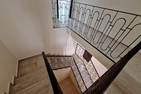 Vila di Al Khalidiya, Abu Dhabi, UEA 4 kamar tidur, 297.3 m2 nomor 482204 - foto 19