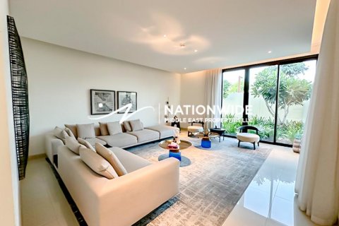 Villa in Abu Dhabi, UAE 4 bedrooms, 545 sq.m. № 588958