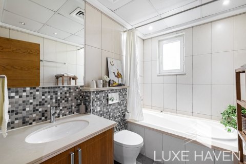 Vilë në Jumeirah Park, Dubai, Emiratet e Bashkuara Arabe 3 dhoma gjumi, 327.67 m2. № 353873 - Foto 15
