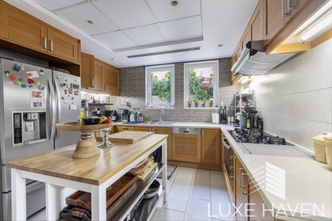 Vilë në Jumeirah Park, Dubai, Emiratet e Bashkuara Arabe 3 dhoma gjumi, 327.67 m2. № 353873 - Foto 6