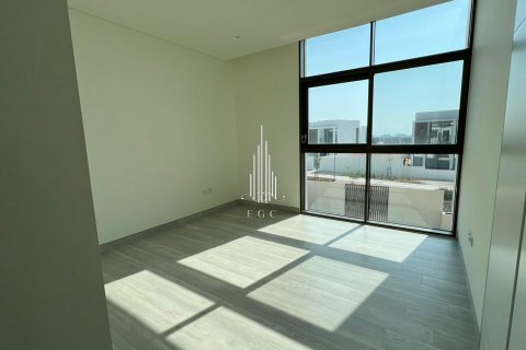 Vila di Abu Dhabi, UAE 4 bilik tidur, 721.9 meter persegi № 550723 - foto 12