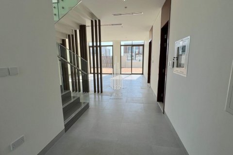 Vila di Abu Dhabi, UAE 4 bilik tidur, 721.9 meter persegi № 550723 - foto 2