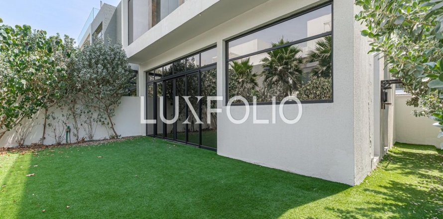 Rumah bandar di Jumeirah Golf Estates, Dubai, UAE 4 bilik tidur, 322 meter persegi № 627631