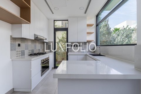 Rumah bandar di Jumeirah Golf Estates, Dubai, UAE 4 bilik tidur, 322 meter persegi № 627631 - foto 3