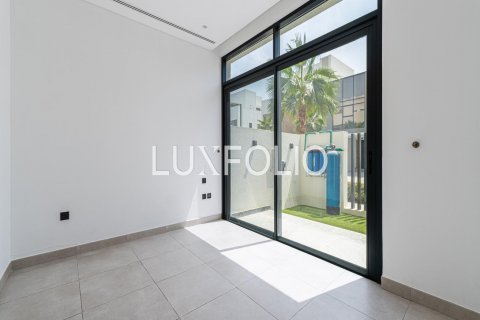 Rumah bandar di Jumeirah Golf Estates, Dubai, UAE 4 bilik tidur, 322 meter persegi № 627631 - foto 4