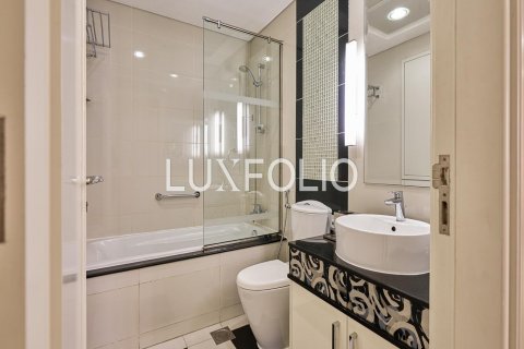 Apartament de vânzare în Downtown Dubai (Downtown Burj Dubai), Dubai, EAU 3 dormitoare, 141 mp.  №627627 - poză 18