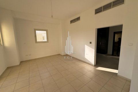 Vila u Baniyas, Abu Dhabi, UAE 8 spavaćih soba, 1207.7 m2 Br. 456442 - fotografija 27