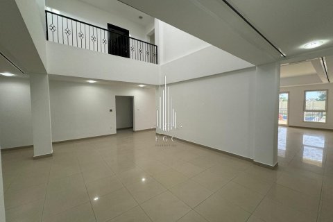 Vila u Baniyas, Abu Dhabi, UAE 8 spavaćih soba, 1207.7 m2 Br. 456442 - fotografija 14
